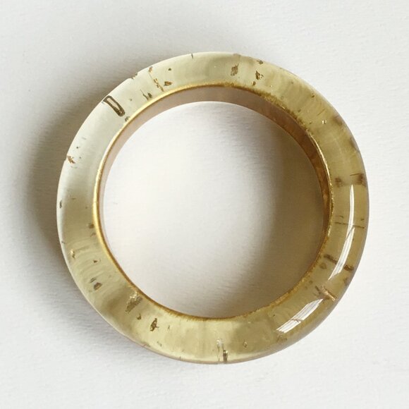 Vintage Clear Lucite Gold Tone Flecks Confetti Asymmetrical Chunky Wavy Bangle - Picture 4 of 6